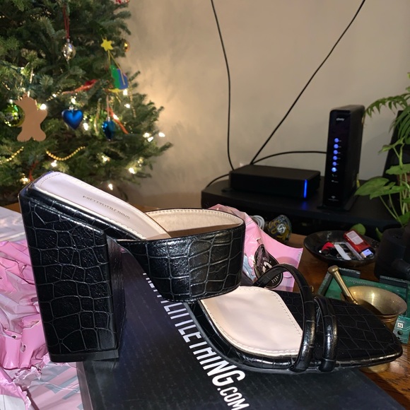 Black faux leather slip on heels - Picture 2 of 4